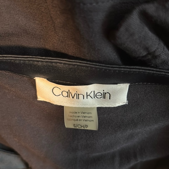 Calvin klein black long sleeve blouse sz s/ch/p
Like New - Picture 6 of 9